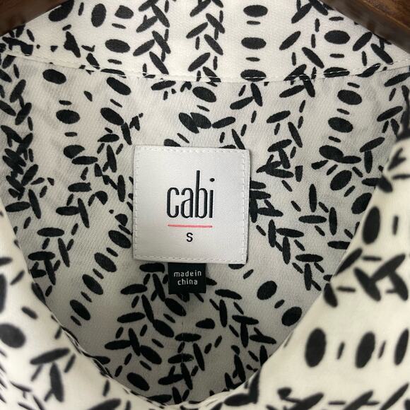Cabi #3255 | Black & White Print Split Back Long Sleeve Button Down Blouse - Picture 10 of 12